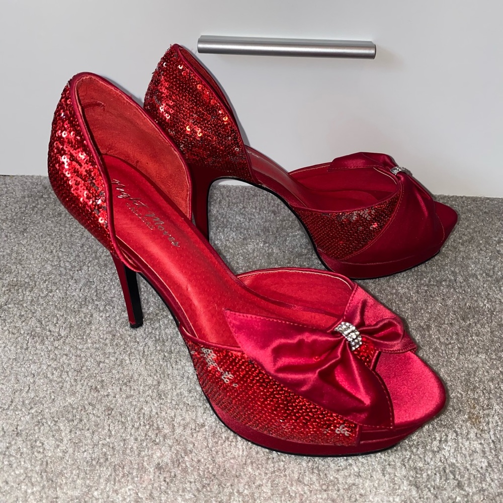 GORGEOUS Red Allure Heels ! 👠✨